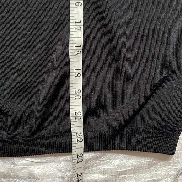 3/$15 Tall Girl beautiful Knitted Black Top Size L, Excellent condition Like New - Picture 7 of 7